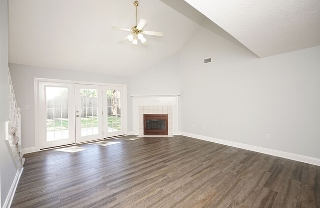 Building Photo - Spacious 5-Bedroom Home in Gated Parkwood ...