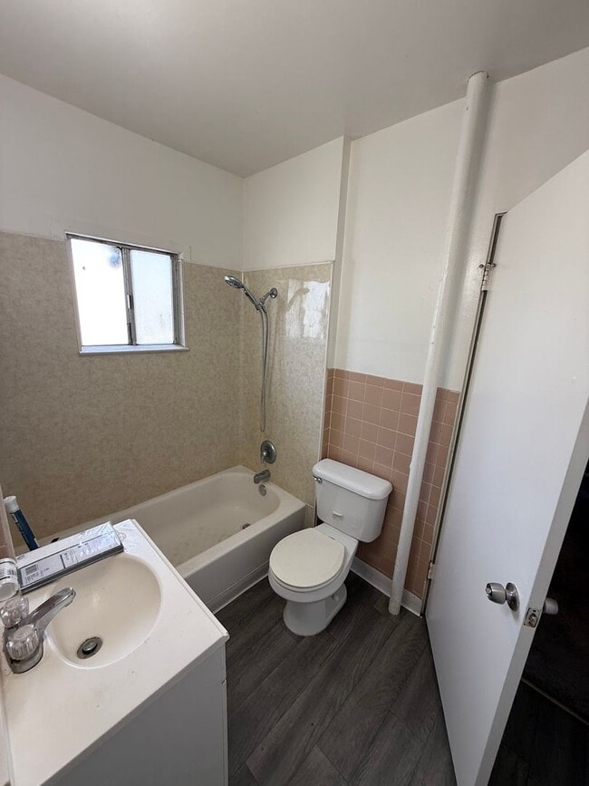 Building Photo - R06-028-MF