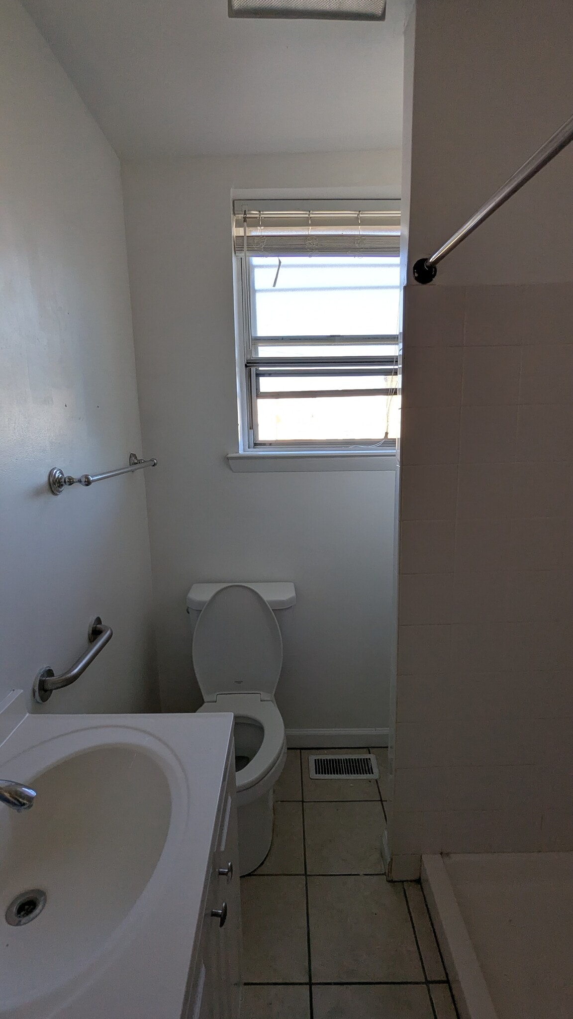 Building Photo - 1704 Georges Ln