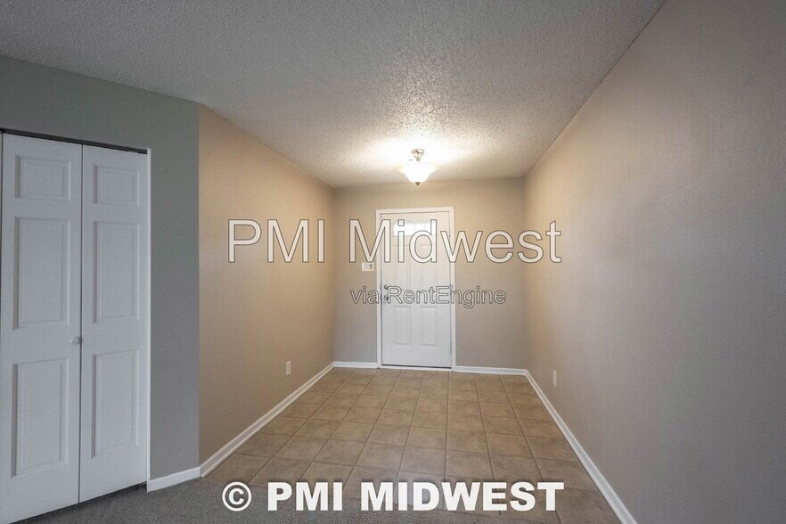 Building Photo - 2143 Olympia Dr