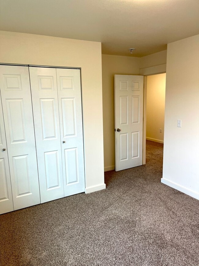 Building Photo - 410 Flower St