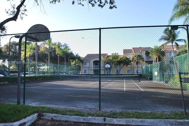 Building Photo - 2640 S University Dr