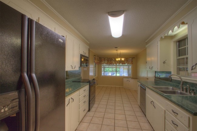 Building Photo - 303 Clements Rd