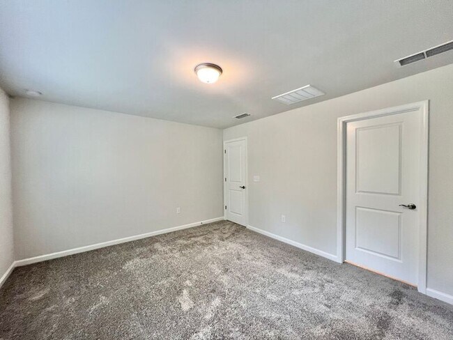 Building Photo - 812 McKenzie Pk Ter