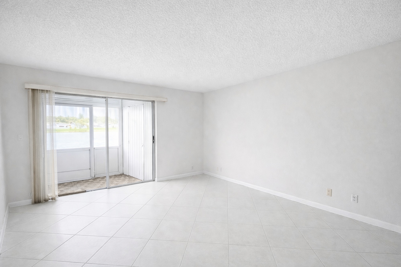 Building Photo - 222 Somerset L