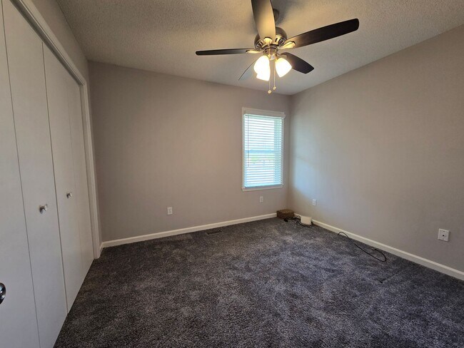 Building Photo - Just Minutes to the USCG Base Like New 3 Bed, 2 Bath Ranch