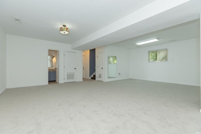 Building Photo - 5122 Woodridge Dr