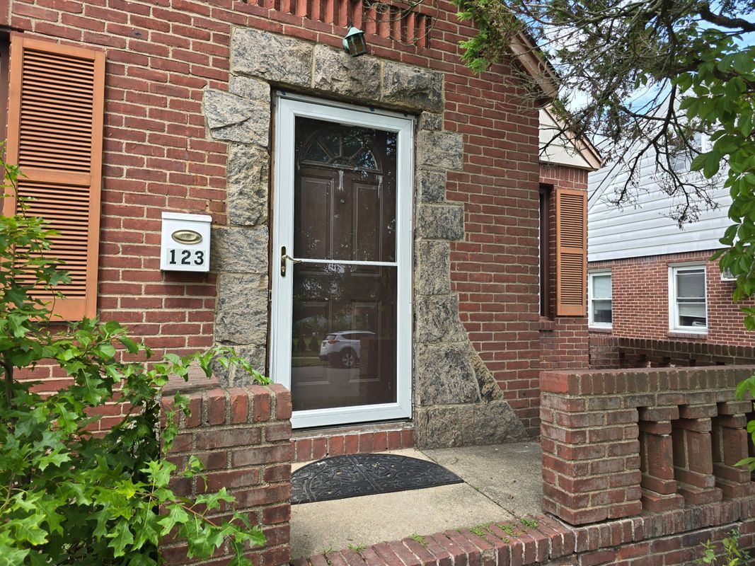 Building Photo - 123 Nugent St