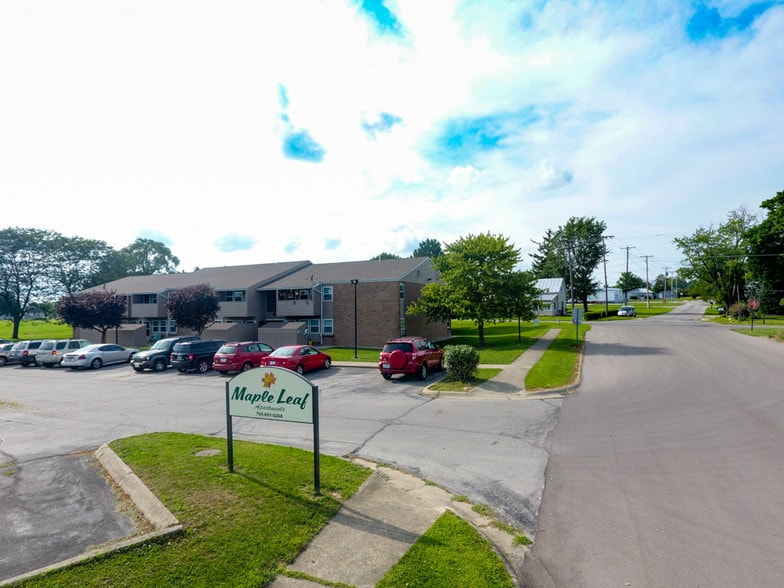 Building Photo - Maple Leaf Apartments