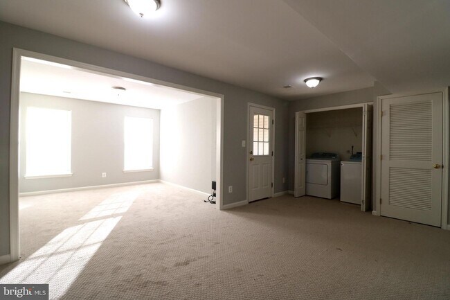 Building Photo - 2581 Sutters Mill Dr
