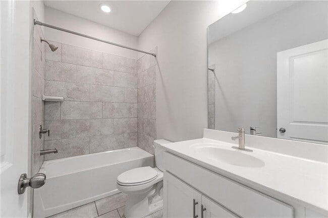 Building Photo - 5051 Pinckney Ln