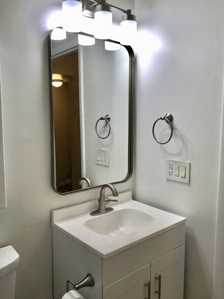 Building Photo - 21 Vaughns Gap Rd