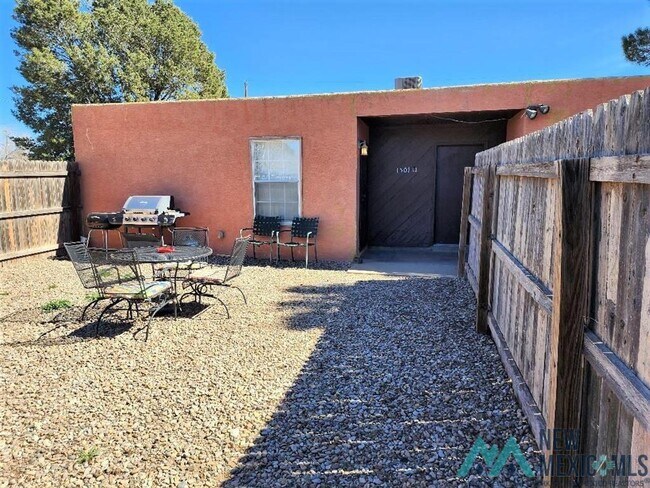 Building Photo - 1501 Riley Dr