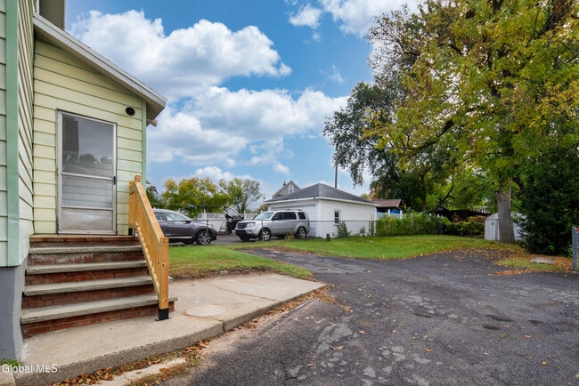 Building Photo - 364 Altamont Ave