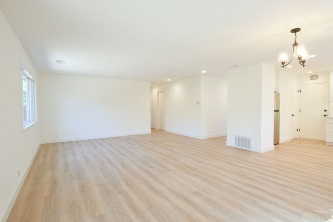 Building Photo - Beautifully Remodeled 3 Bedroom 2 Bath in Desirable Campbell Neighborhood