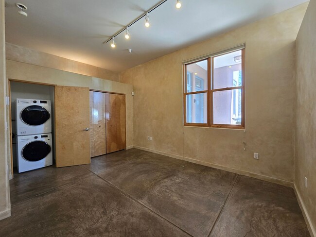 Building Photo - 1012 Marquez Pl