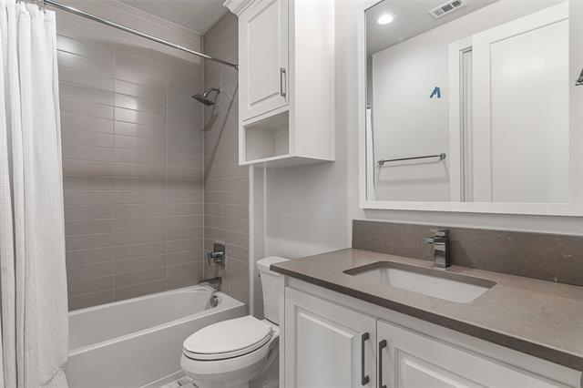 Building Photo - 2800 Lakeside Pkwy