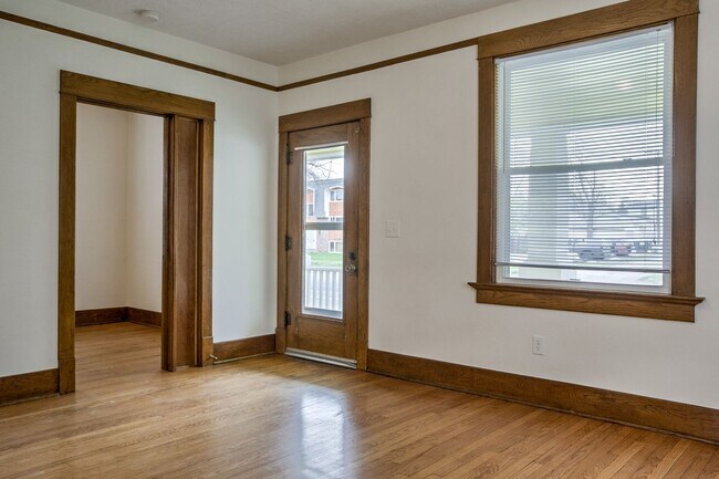 Building Photo - 1327 S 13th St