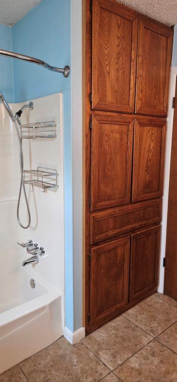 Building Photo - 5409 Duval St