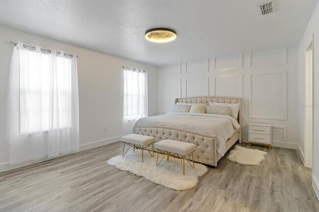 Building Photo - 16748 Lazy Breeze Loop