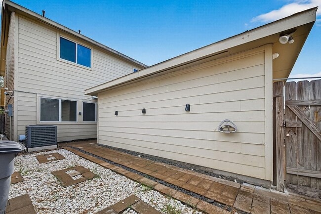 Building Photo - 14574 Empanada Dr