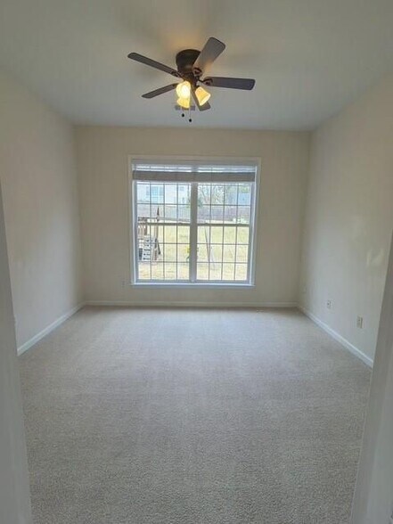 Building Photo - 1805 Montcliff Dr