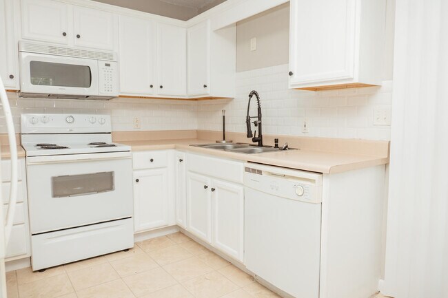 Building Photo - 5140 Muldoon St