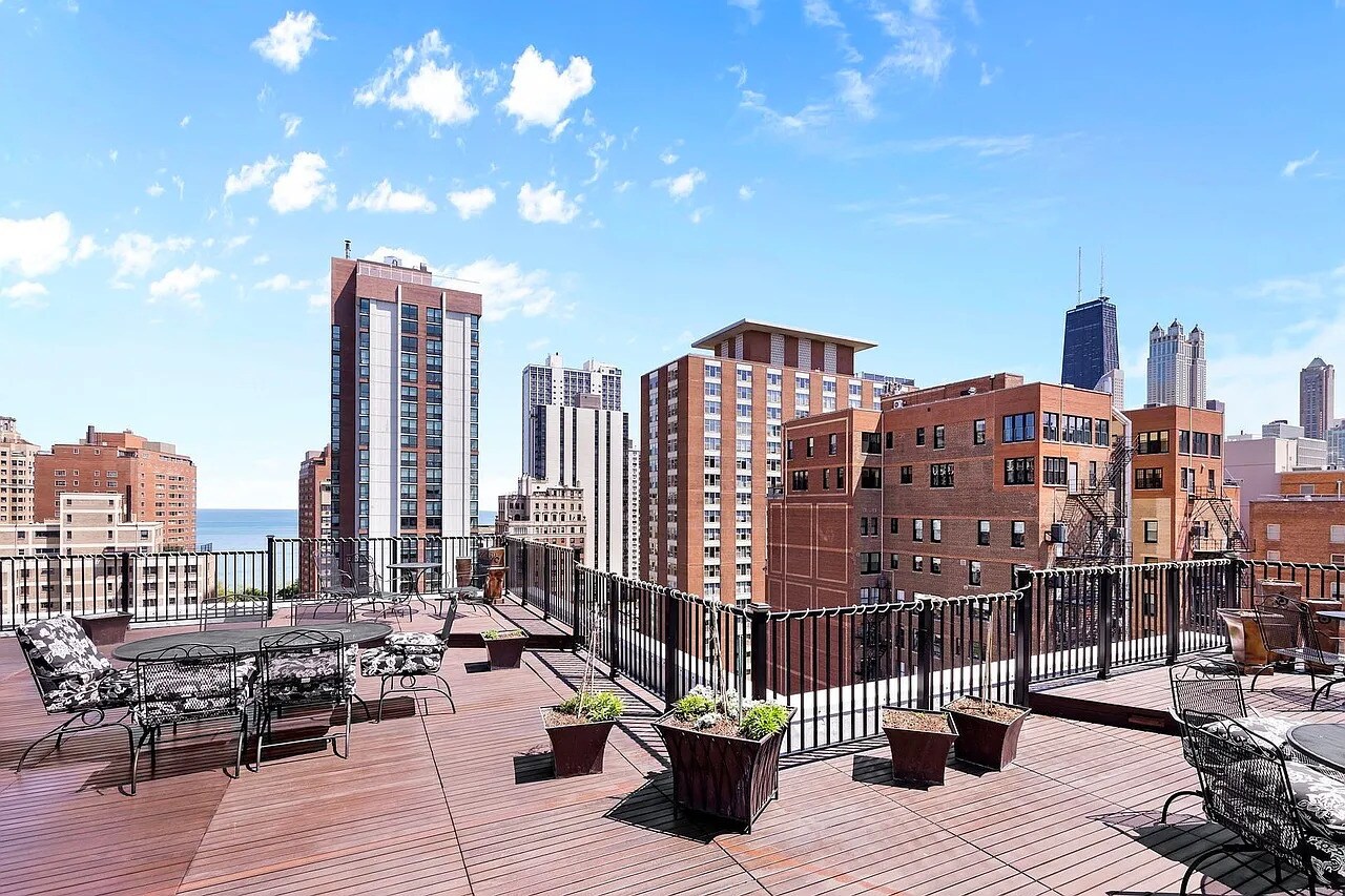 Building Photo - 1339 N Dearborn St