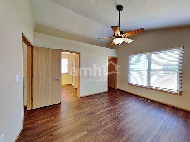 Building Photo - 7736 Powers Ridge Dr