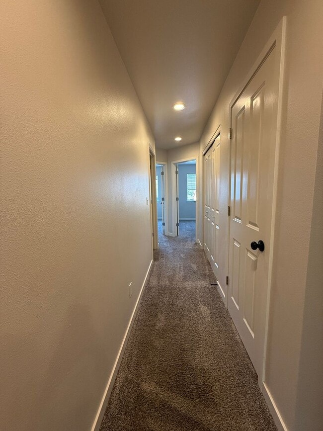 Building Photo - Samantha Court