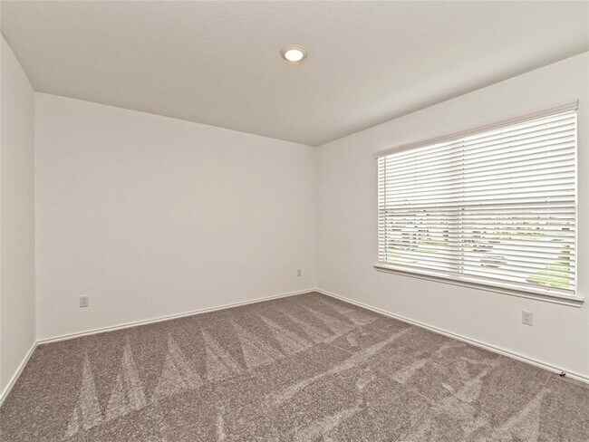 Building Photo - 1625 Holly Lk Dr