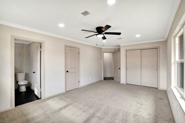 Building Photo - 1914 Monroe Dr