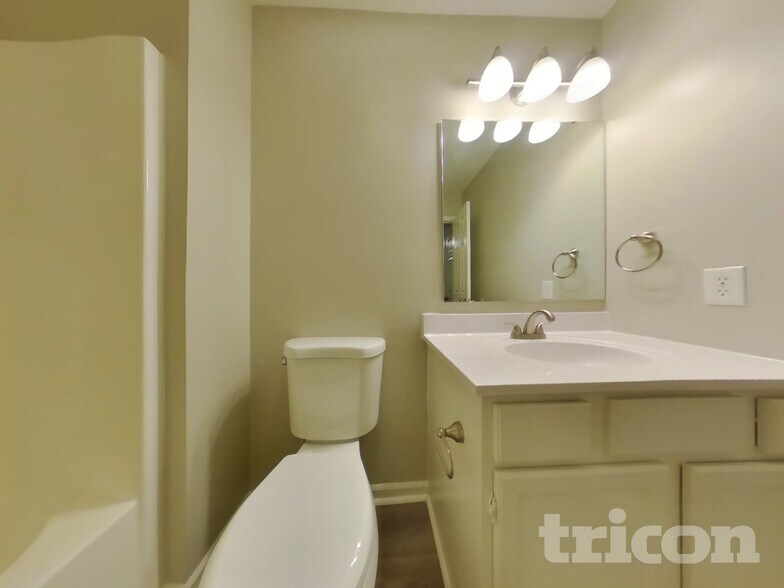 Building Photo - 2336 Wynbrooke Blvd