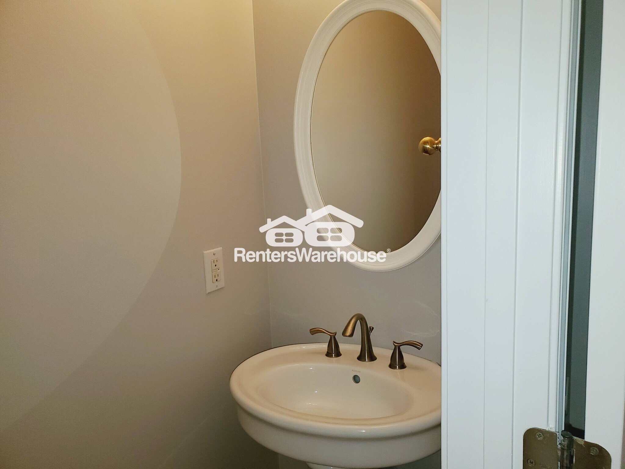 Building Photo - 923 Dual Hall