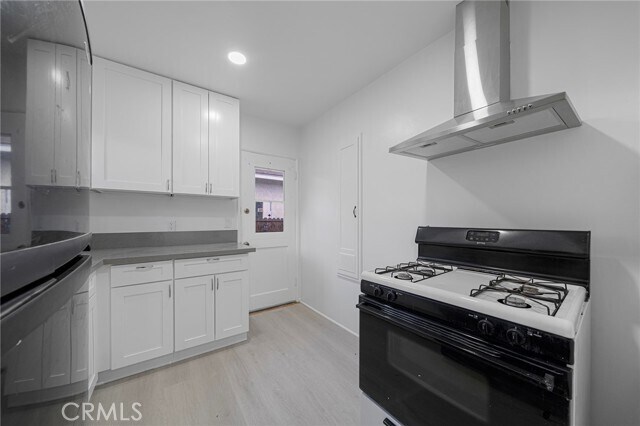 Building Photo - 9050 Huntington Dr