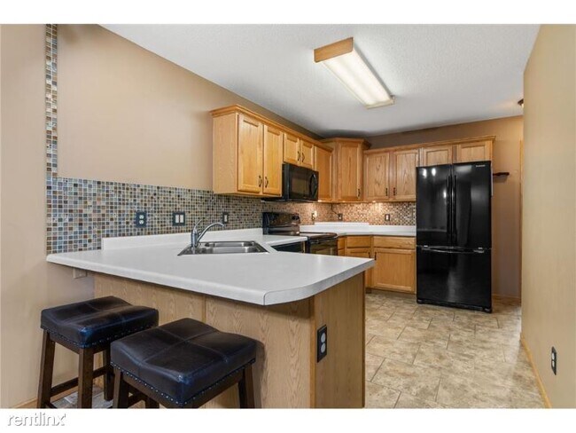 Building Photo - 2 br, 2 bath Townhome - 2056 Willow Cir