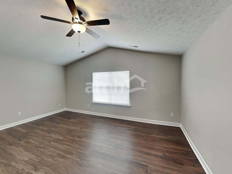 Building Photo - 102 Baker Springs Ln