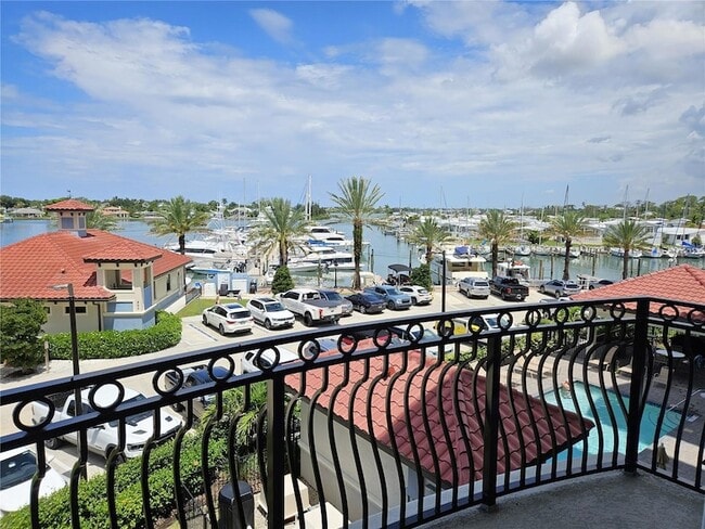 Building Photo - 503 N Tamiami Trail