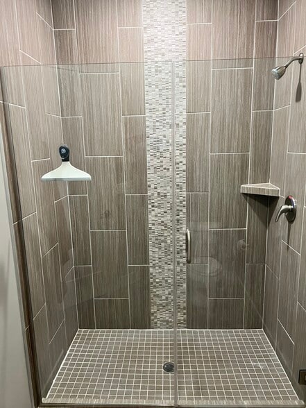 Master bath - 810 S Dixie Dr