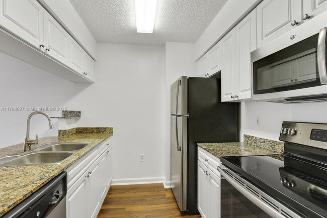 Building Photo - 1756 N Bayshore Dr