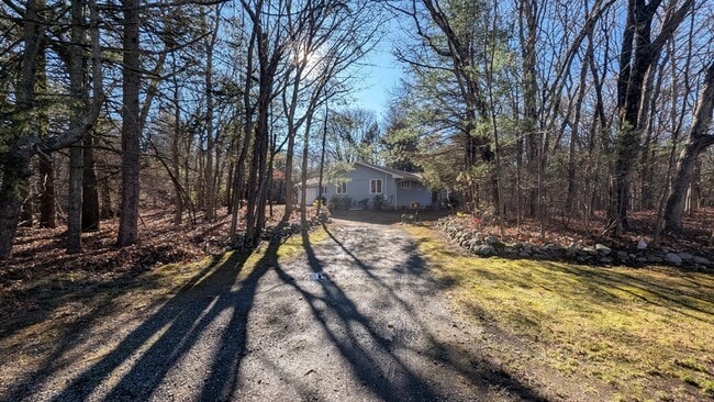 Building Photo - 10 Sherwood Ave