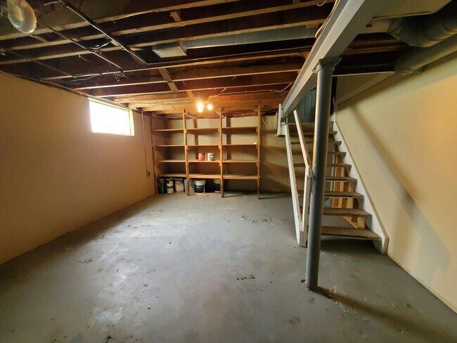Building Photo - Belmont 2 Bedroom Bungalow
