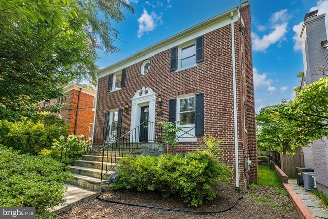Building Photo - 4714 Upton St NW