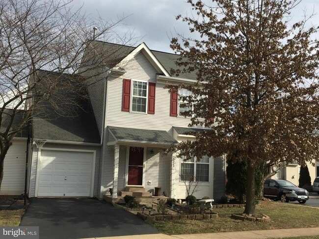 Building Photo - 22572 Maison Carree Square
