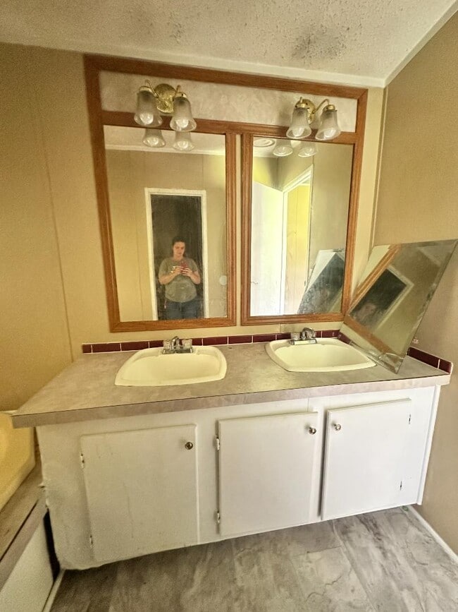 Building Photo - 533 Covey Cir