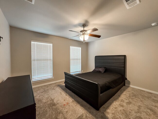 Building Photo - 1212 Ash St