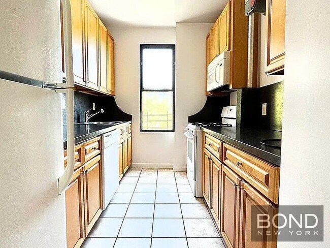 Building Photo - 620 W 171st St