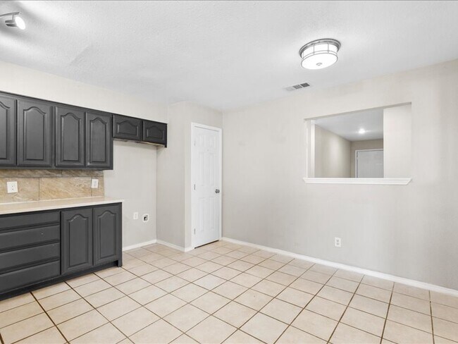 Building Photo - 9395 Green Springs Cir