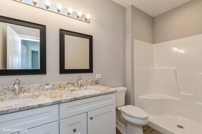 Building Photo - 725 Quail Ln