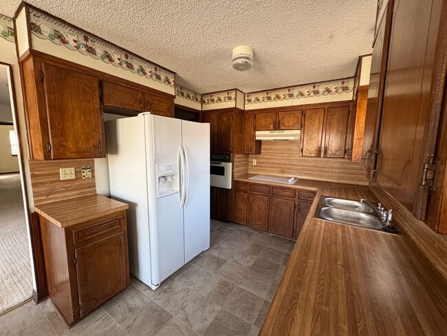 Building Photo - 207 E Hogan Dr